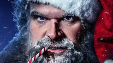 LES PERES NOEL ARRIVENT EN DECEMBRE !!! (1/2)