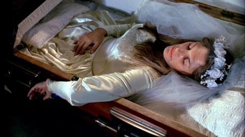 Cérémonie mortelle | Mortuary | 1982