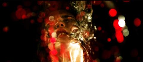 ETRANGE COULEUR DES LARMES DE TON CORPS - L | L'éTRANGE COULEUR DES LARMES DE TON CORPS | 2013