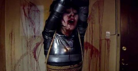 VISCERAL - BETWEEN THE ROPE OF MADNESS | VISCERAL - ENTRE LAS CUERDAS DE LA LOCURA | 2013